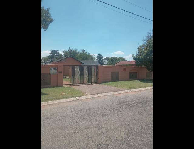 3 BEDROOM HOUSE FOR SALE IN LEONDALE